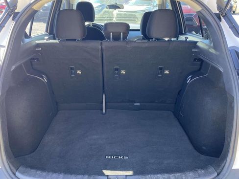 Used 2019 Nissan Kicks S image 28