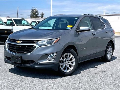 Used 2018 Chevrolet Equinox LT w/ Sun & Infotainment Package image 2