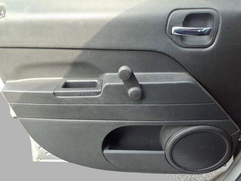 Used 2011 Jeep Patriot Sport image 11