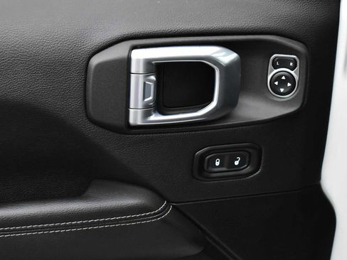 Used 2023 Jeep Wrangler Unlimited Sahara image 31