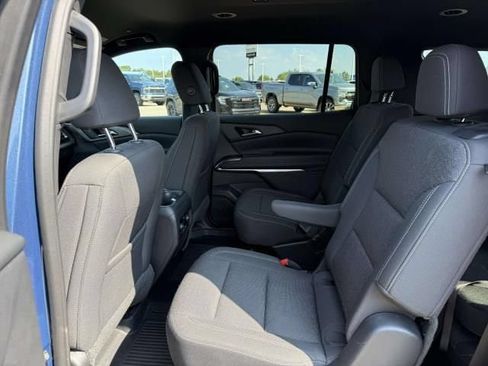 Used 2024 Chevrolet Traverse LT w/ Trailering Package FWD image 14
