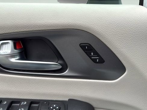 Used 2023 Chrysler Pacifica Touring-L FWD image 26