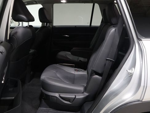 Used 2024 Toyota Grand Highlander Platinum image 18