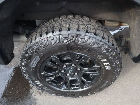 Used 2023 Chevrolet Silverado 1500 ZR2 w/ Technology Package image 9