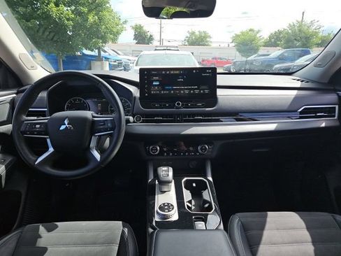 Used 2025 Mitsubishi Outlander SE AWD/4WD image 5