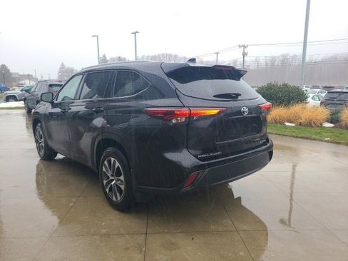 Used 2024 Toyota Highlander XLE image 5