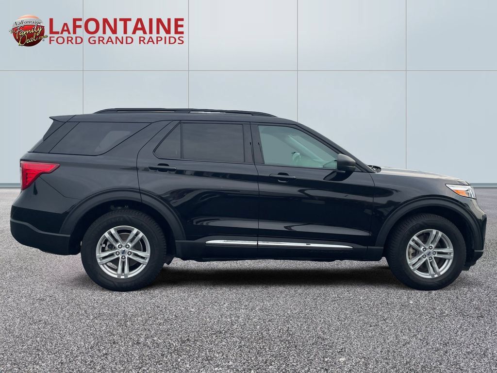 Used 2024 Ford Explorer XLT AWD/4WD image 8