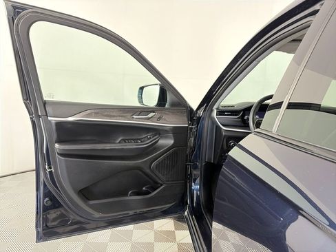 Used 2023 Jeep Grand Cherokee L Limited image 10