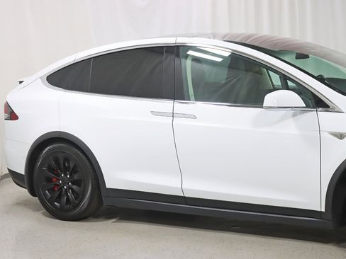 Used 2016 Tesla Model X AWD/4WD image 3