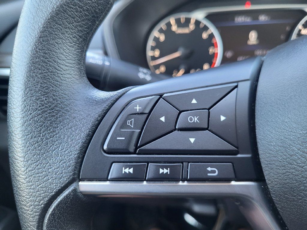 Used 2025 Nissan Altima 2.5 SV AWD/4WD image 17