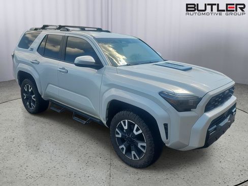Used 2025 Toyota 4Runner TRD Sport AWD/4WD image 6