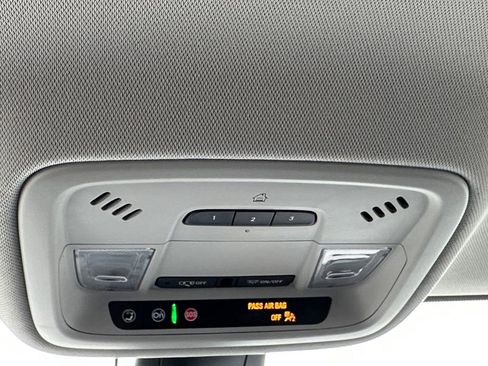 Used 2020 Chevrolet Traverse LT image 18