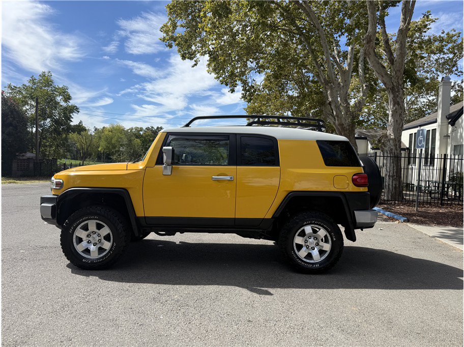 Used 2007 Toyota FJ Cruiser 4WD image 2