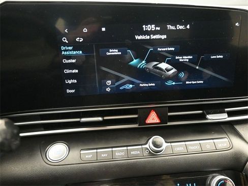 Used 2023 Hyundai Elantra SEL w/ Convenience Package image 16