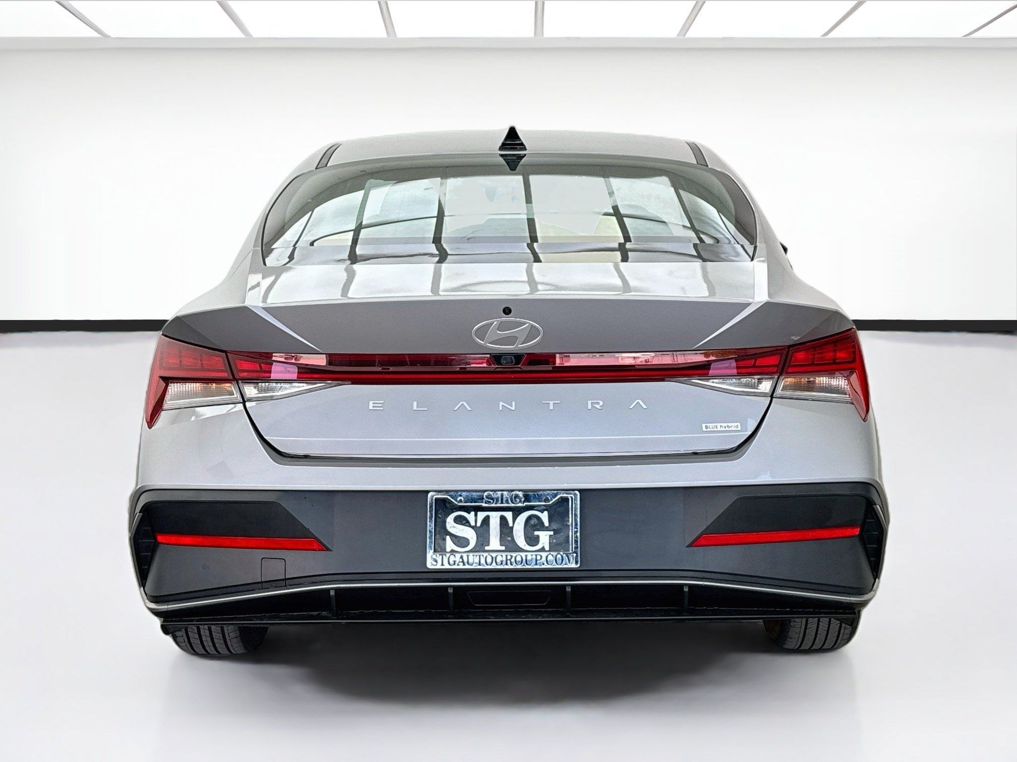 Used 2025 Hyundai Elantra Hybrid FWD image 5