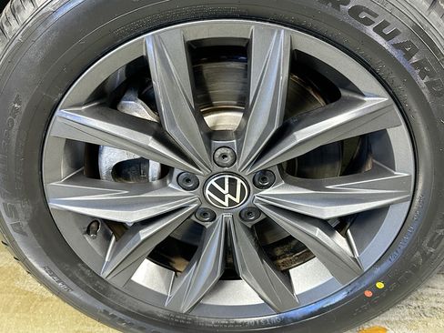 Used 2022 Volkswagen Tiguan SE image 30