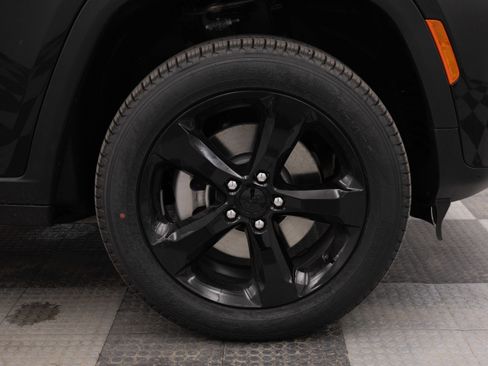 New 2026 Jeep Grand Cherokee L Limited w/ Limited Altitude Package AWD/4WD image 15