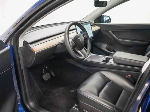 Used 2021 Tesla Model Y Long Range image 17