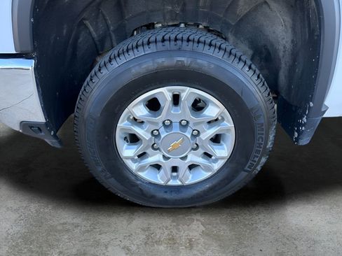 Used 2025 Chevrolet Silverado 2500 LTZ w/ LTZ Convenience Package AWD/4WD image 35