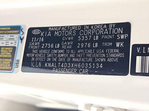 Used 2017 Kia K900 Premium RWD image 33