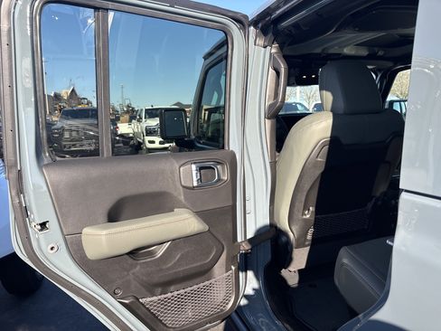 New 2026 Jeep Gladiator Mojave AWD/4WD image 15