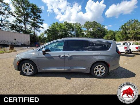 Used 2023 Chrysler Pacifica Limited FWD image 3
