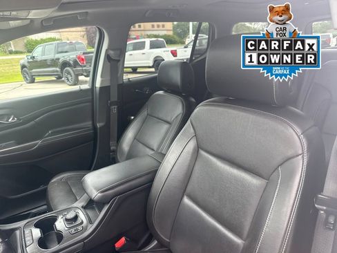 Used 2020 GMC Acadia SLT w/ Driver Alert Package II FWD image 3