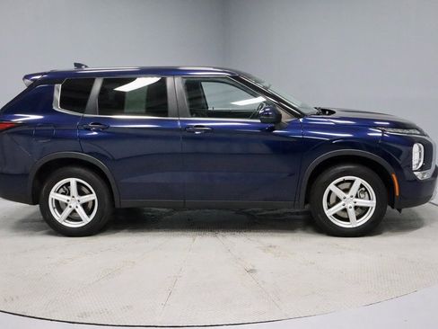 Used 2022 Mitsubishi Outlander SE image 6