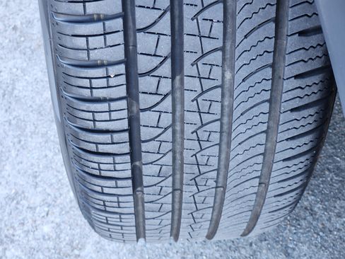 Certified 2023 Land Rover Discovery Sport SE image 12