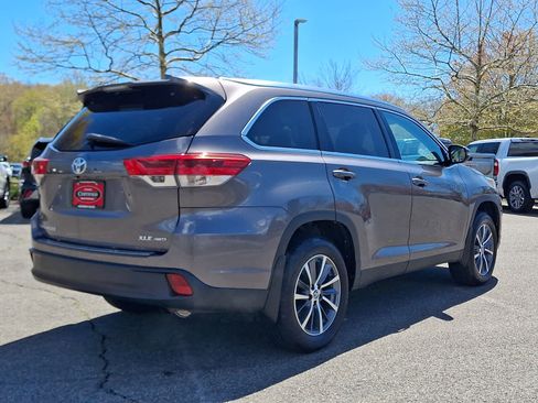 Certified 2019 Toyota Highlander XLE AWD/4WD image 5