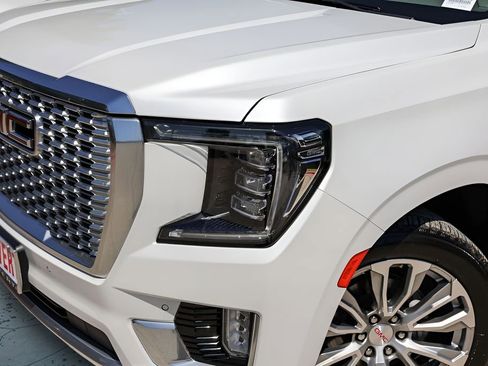 Used 2023 GMC Yukon Denali AWD/4WD image 3