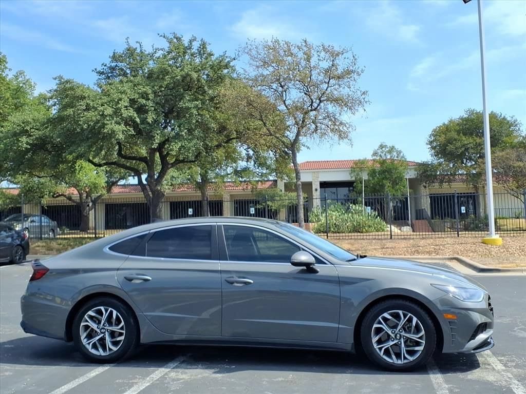 Used 2023 Hyundai Sonata SEL w/ Convenience Package FWD image 4