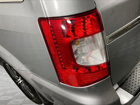 Used 2014 Chrysler Town & Country S FWD image 23