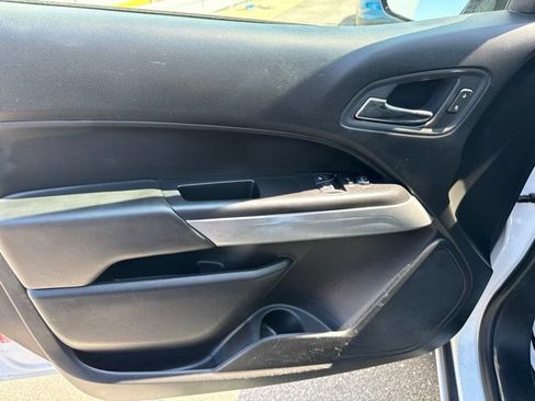 Used 2022 Chevrolet Colorado LT w/ Fleet Safety Package RWD image 8