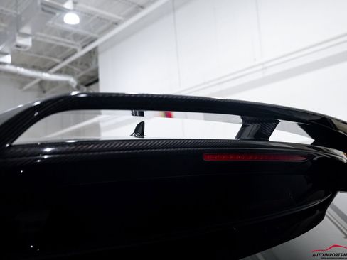 Used 2018 Bentley Bentayga image 21