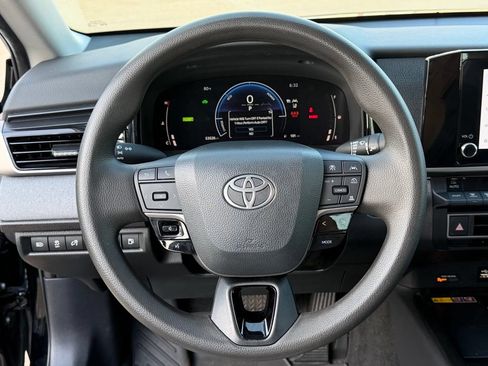 Used 2025 Toyota Camry LE FWD image 28