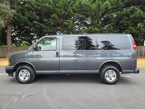 Used 2017 Chevrolet Express 2500 LS RWD image 3