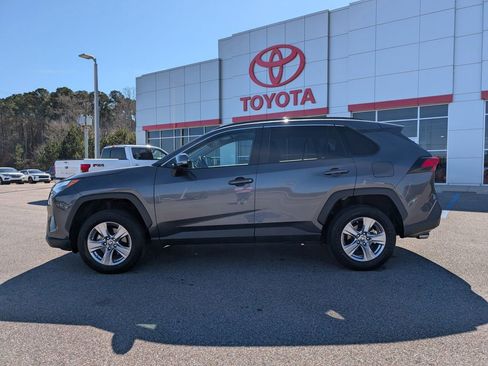 Used 2022 Toyota RAV4 XLE image 3