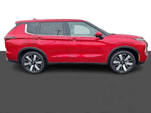 New 2025 Mitsubishi Outlander SE image 3
