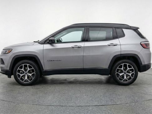 Used 2025 Jeep Compass Limited image 5