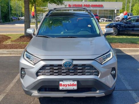Used 2019 Toyota RAV4 Limited AWD/4WD image 3