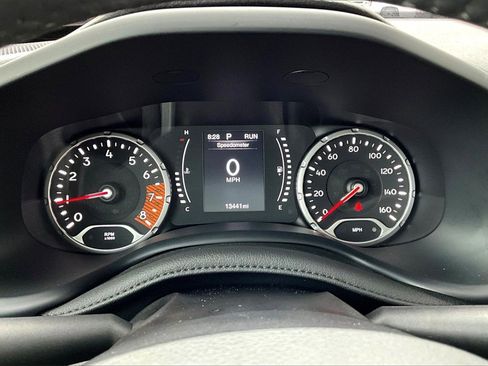 Used 2023 Jeep Renegade Latitude w/ Premium Group image 20