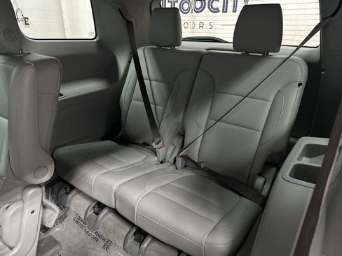 Used 2018 GMC Acadia SLT image 24