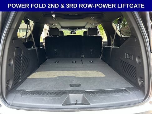 Used 2023 GMC Yukon XL SLT w/ SLT Premium Package RWD image 17