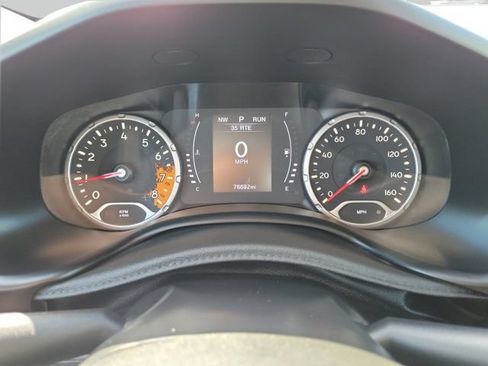 Used 2017 Jeep Renegade Latitude FWD image 29