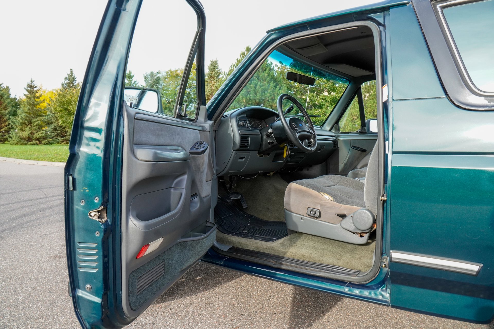 Used 1993 Ford Bronco Custom AWD/4WD image 10