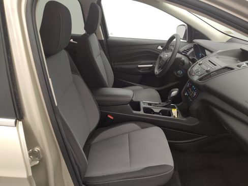 Used 2018 Ford Escape SE w/ Ford Safe & Smart Package FWD image 21