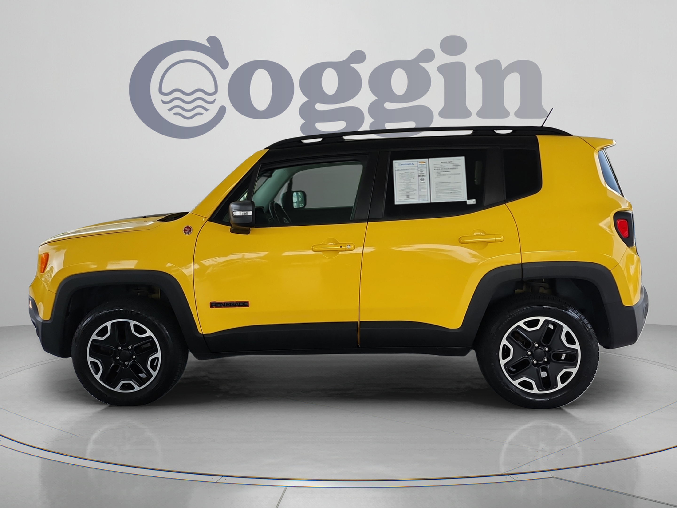 Used 2017 Jeep Renegade Trailhawk AWD/4WD image 2