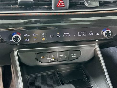Used 2025 Kia Carnival SX Prestige FWD image 22