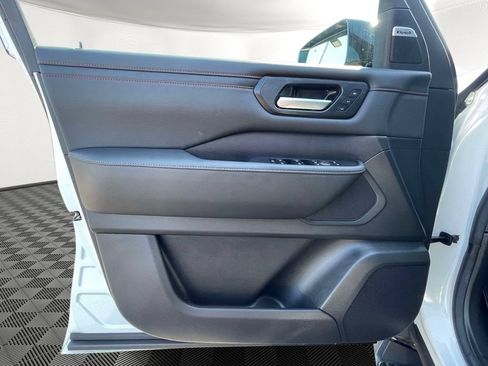Certified 2025 Nissan Armada PRO-4X w/ Pro-4X Premium Package AWD/4WD image 19